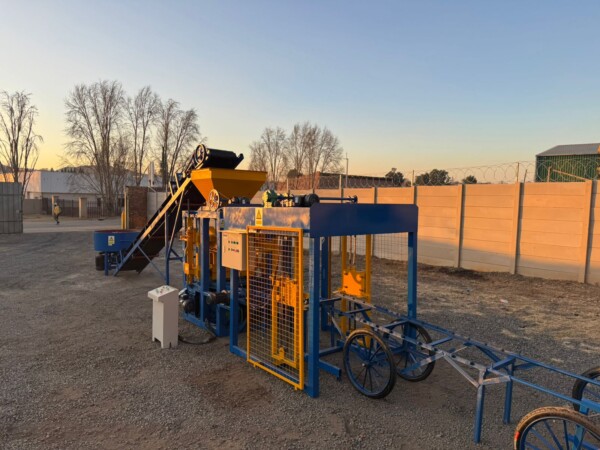 BLOCK / BRICK MAKING PLANT ROOSBRICK