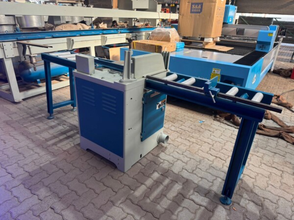 Pnumatic undertable crosscut saw - Image 3